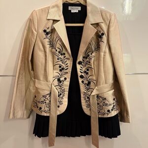 Kay Unger Suit jacket and skirt - Size 10 beige/gold and black